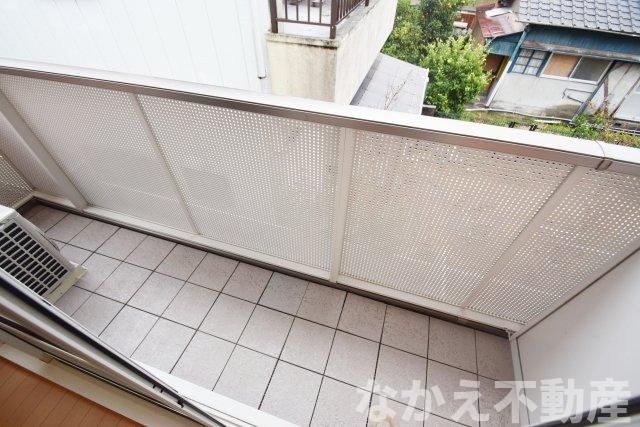 バルコニー　開放的で明るい空間を演出してくれるバルコニーです