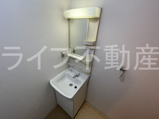 洗面設備　朝の支度にも助かる、独立の洗髪洗面化粧台