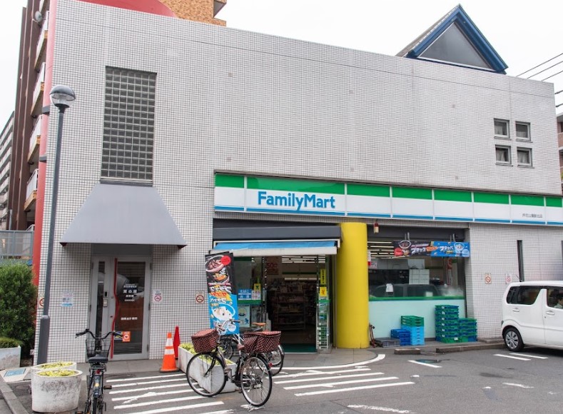 コンビニ　ファミリーマート芦花公園駅北店（コンビニ）まで330m