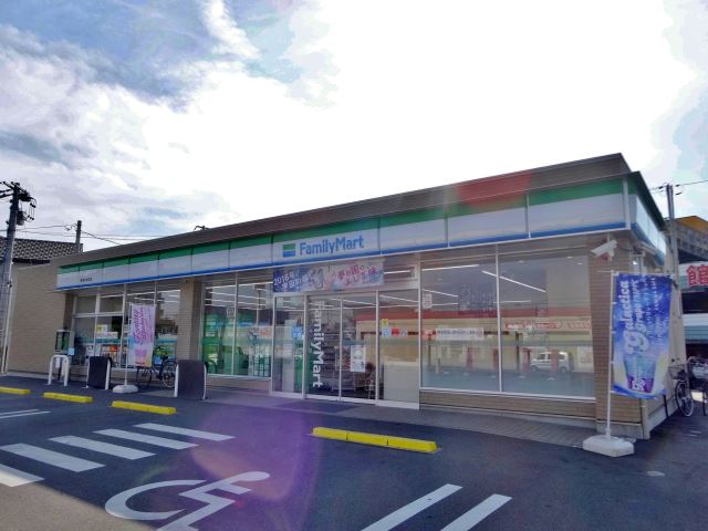 コンビニ　ファミリーマート（コンビニ）まで150m