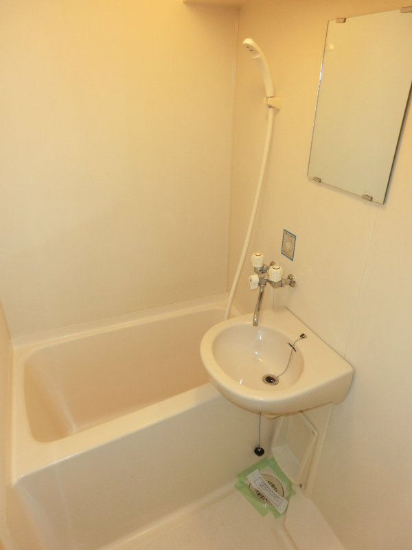 バス・シャワールーム　※同物件参考写真
