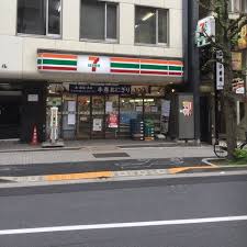 コンビニ　セブンイレブン麹町3丁目店（コンビニ）まで205m