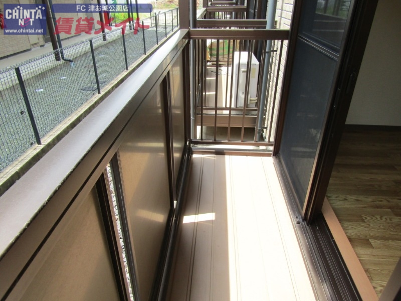 バルコニー　同建物別部屋写真です