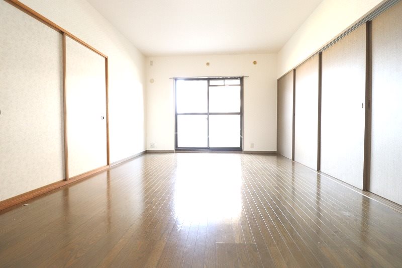 居室・リビング　別部屋写真使用