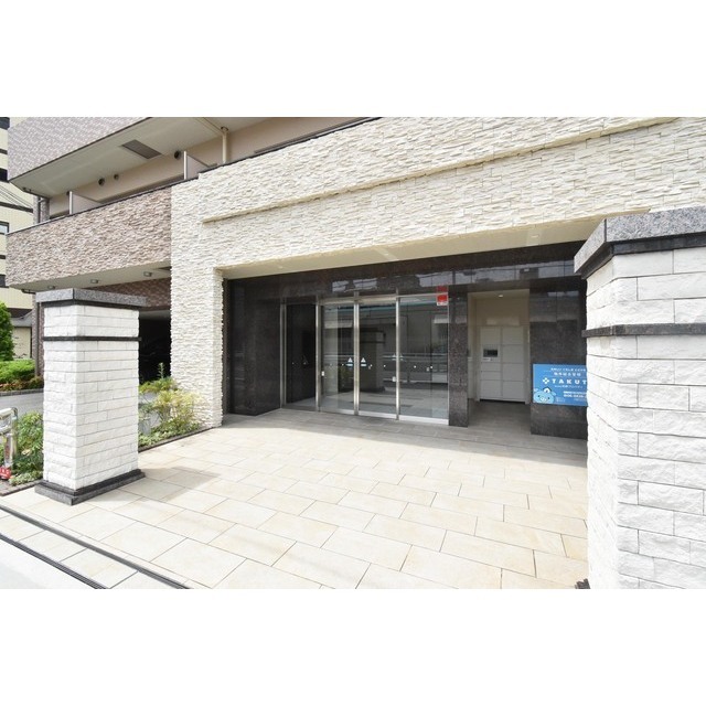 エントランス　建物の内部です