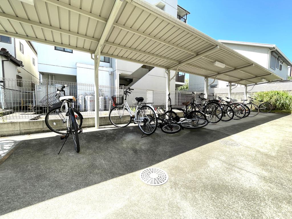 その他　敷地内駐輪場完備