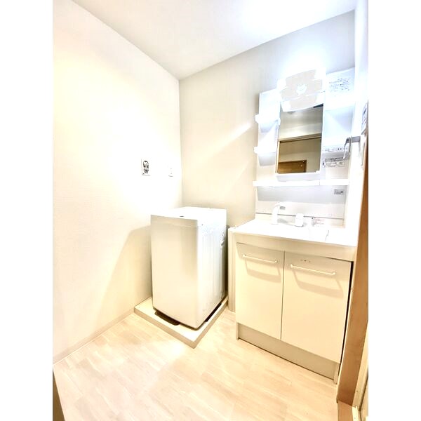 洗面設備　独立洗面化粧台付き