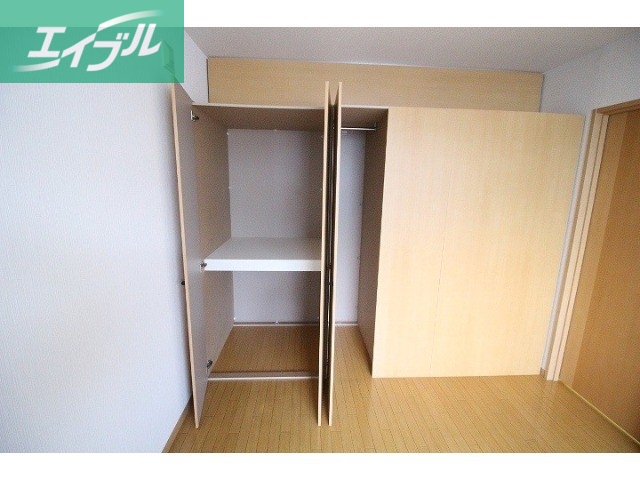 収納　北側洋室、収納あります