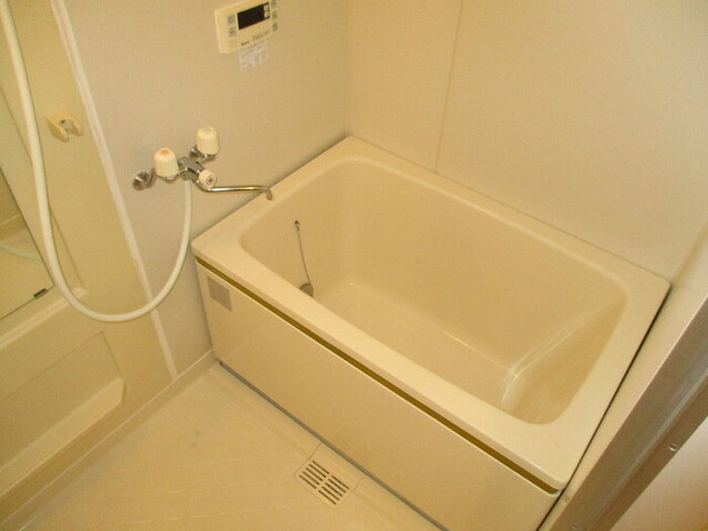 バス・シャワールーム　Ｅ１０２（浴室）