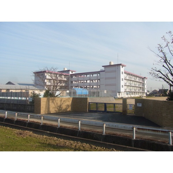 中学校　北九州市立南曽根中学校（中学校）まで1511m