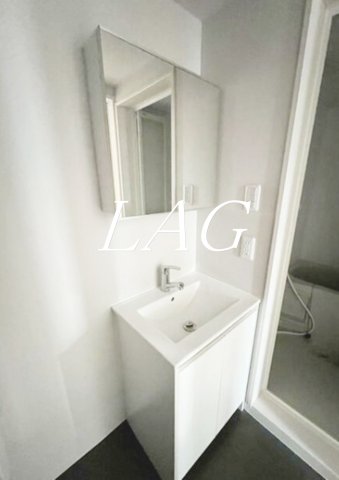 洗面設備　独立洗面台になります。