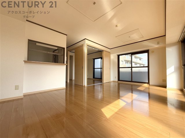 居室・リビング　カウンターキッチンのあるリビングです♪