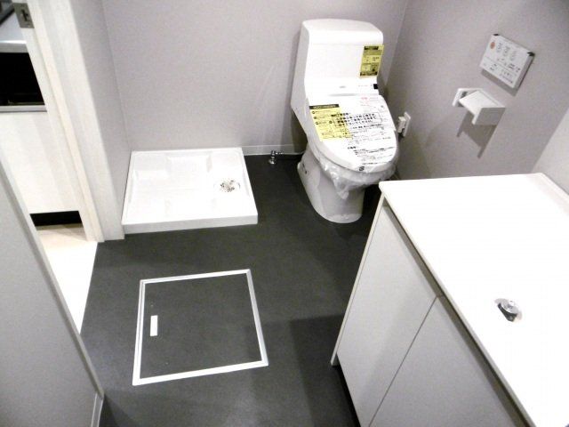 その他　脱衣場です。室内洗濯機置場があります。