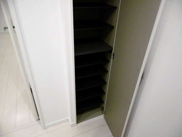 玄関　玄関にシューズボックスがあります。