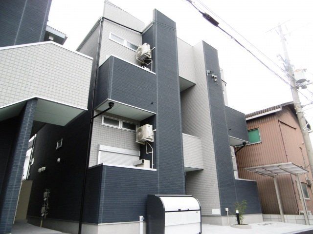 建物外観　2階建てのデザイナーズマンションです。