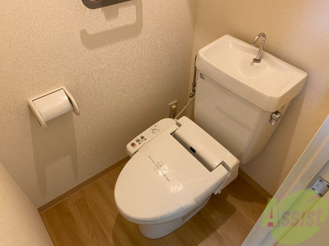 トイレ　トイレには、温水洗浄便座機能が付いています。