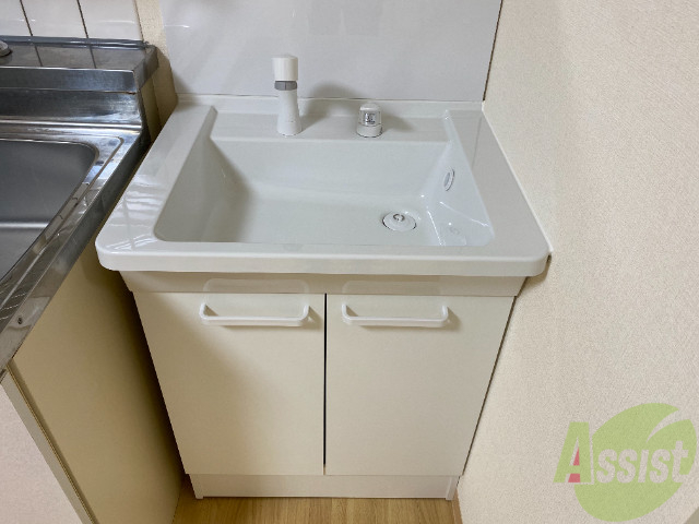 洗面設備　洗面は独立タイプで、洗髪可能なので朝の準備も捗りそう。