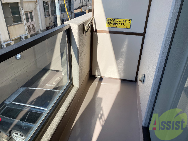 バルコニー　バルコニーは広々で、洗濯物を干すときも楽そうです。