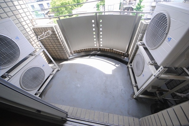 バルコニー　写真は３０３号室