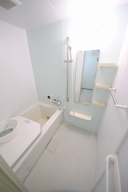 バス・シャワールーム　写真は３０３号室