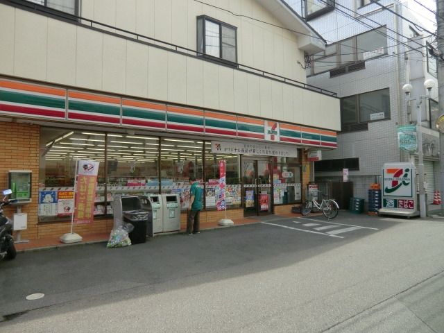 コンビニ　セブンイレブン（コンビニ）まで670m