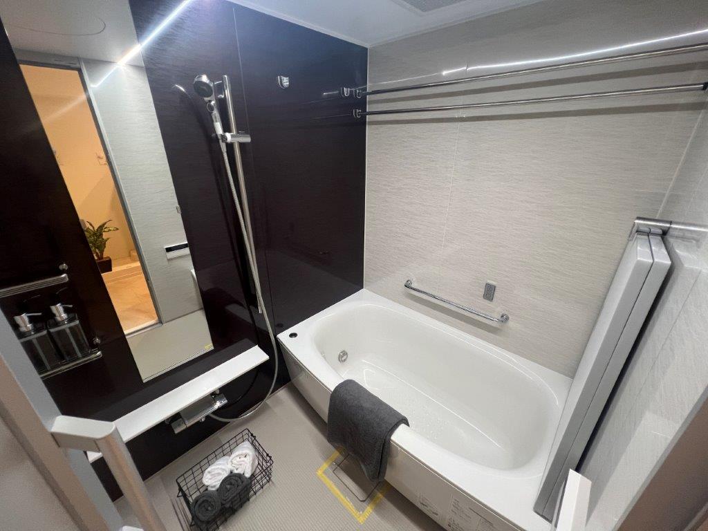 バス・シャワールーム　別部屋の写真です