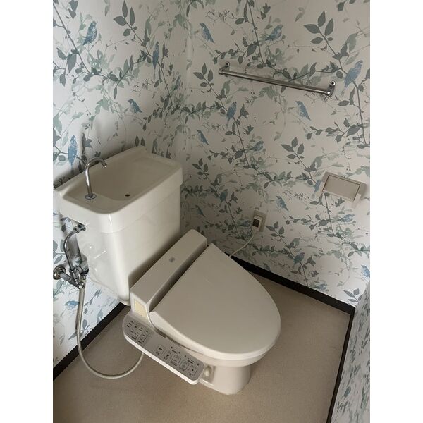 トイレ　※別室の参考写真の為、現況優先です。