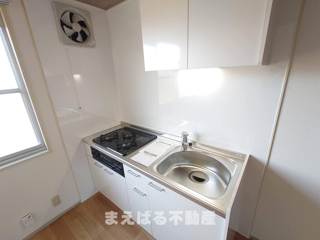 キッチン　3口コンログリル付き