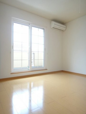 居室・リビング　【エターナルコート　Ａ】ゆったり過ごせるリビングです