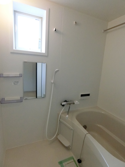 バス・シャワールーム　お風呂は、乾燥機付きです。ミスト機能もありますよ。