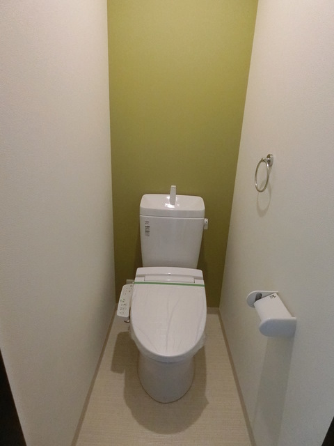 トイレ　トイレは、温水洗浄便座です。