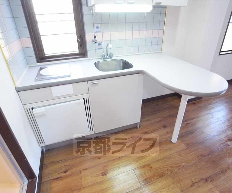 キッチン　オシャレなカウンターも付いております。