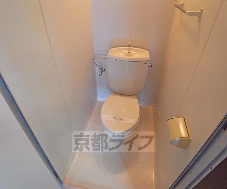 トイレ　広々としたレストルームです。