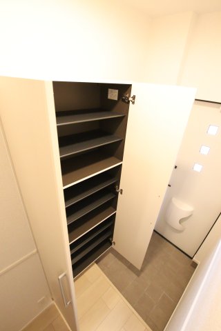 収納　シューズボックス