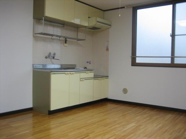 居室・リビング　洋室１（南西側面に窓）