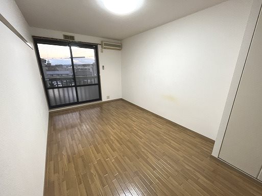 居室・リビング　トイレ