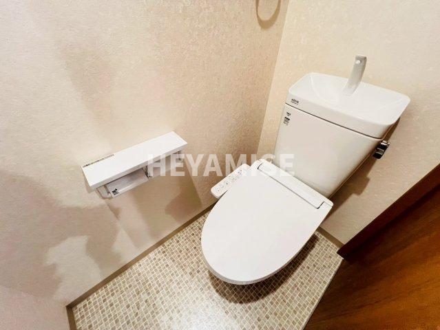 トイレ　※同物件反転タイプの写真でございます※現況を優先します※