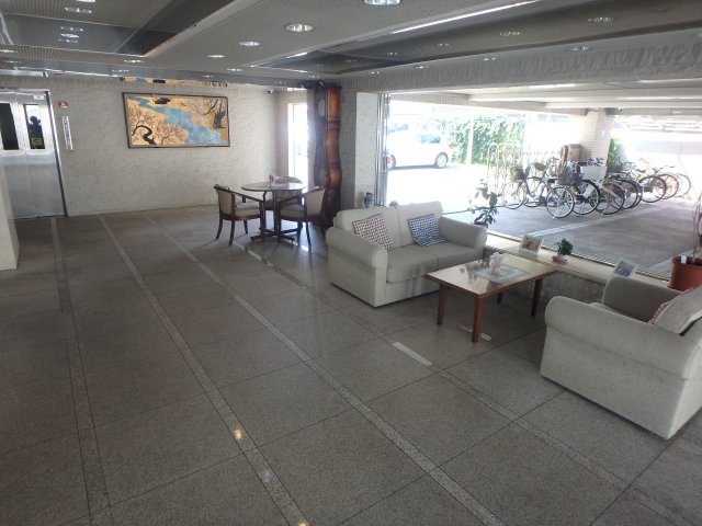 ロビー　開放的なロビーです