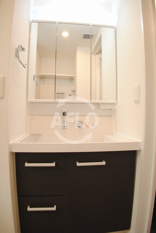 洗面設備　エステムコート梅田・天神橋ＩＩグラシオ　独立洗面台