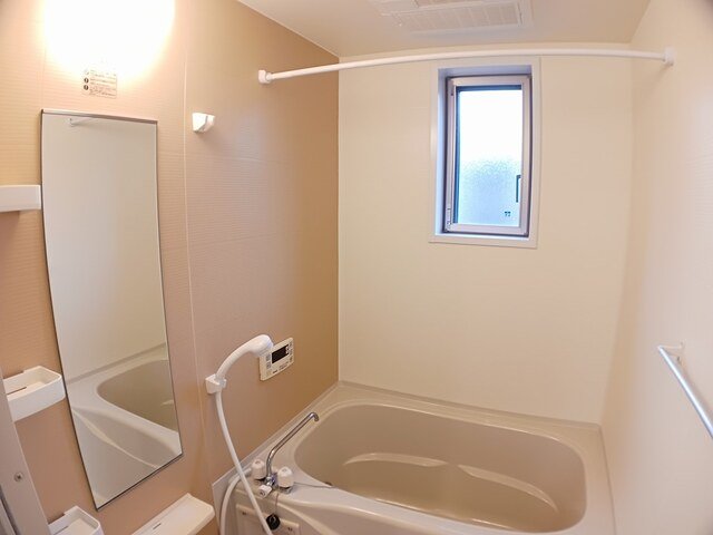 バス・シャワールーム　ゆったり過ごせるお風呂です