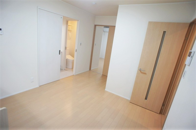 居室・リビング　こちらのリビングで趣味の時間をお楽しみください