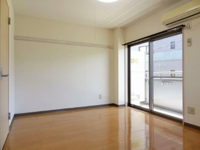 居室・リビング　室内