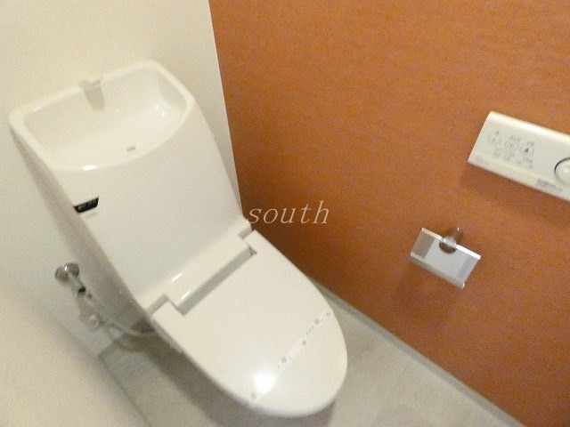 トイレ　ウォシュレット付きのトイレ