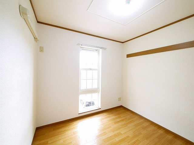 洗面設備　明るい洗面所です