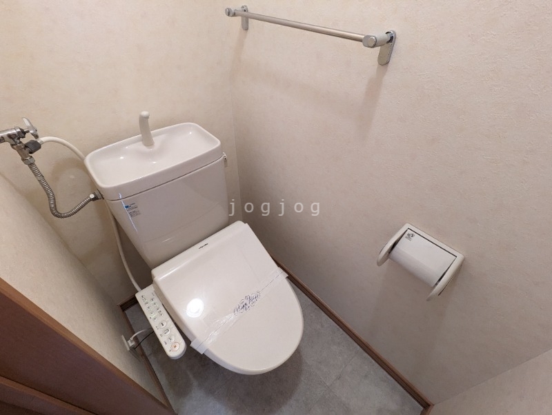 トイレ　温水洗浄便座付き