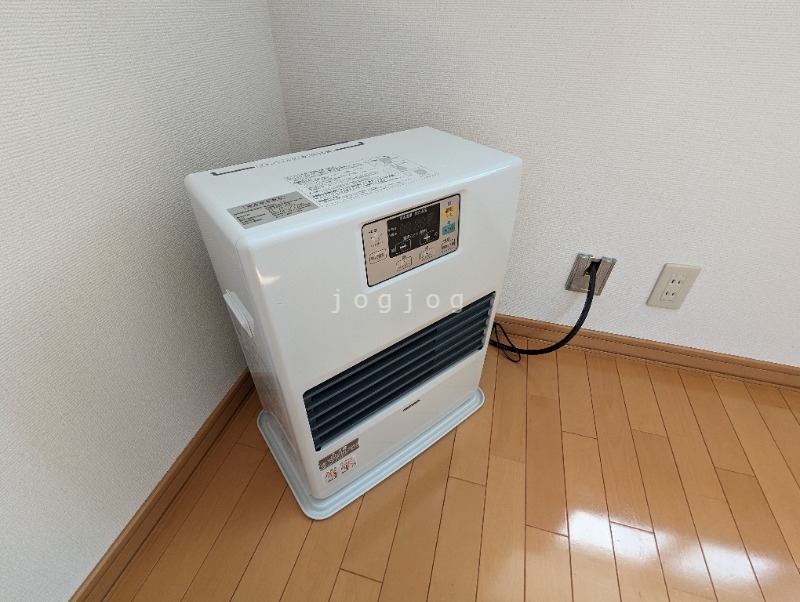 その他設備　灯油ＦＦ式ストーブ
