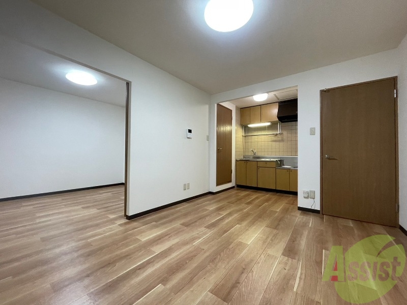 居室・リビング　８．７帖のリビングです。広々として、きれいですね。