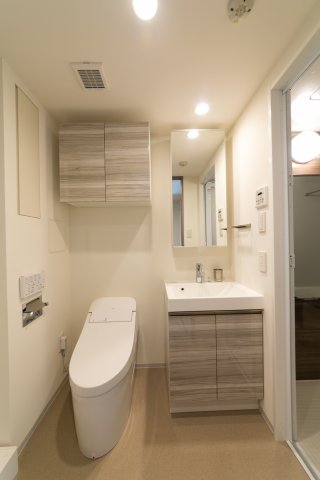 トイレ　※参考写真C D1 D2 D3 G Hタイプはパウダールーム