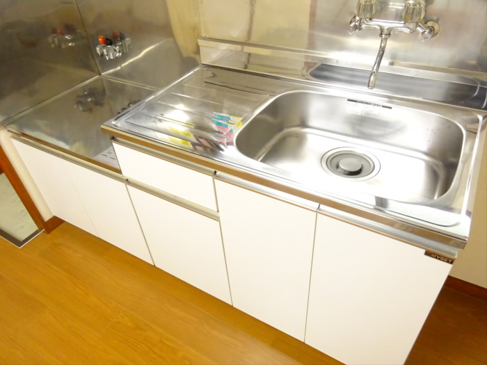 キッチン　コンパクトなキッチンで掃除もラクラク