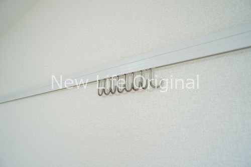 その他設備　写真や小物などかけられるレールフック☆